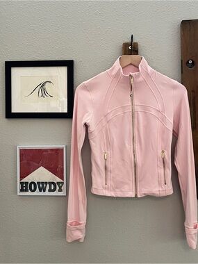$128 Lululemon Define Cropped Jacket in Blush Quartz / Gold / Gold Size 6